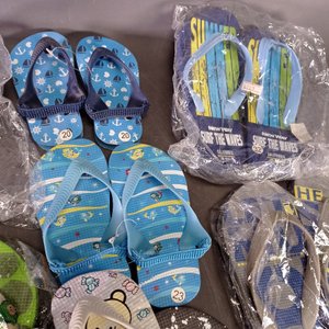15 Pares de Chancletas para Niños con Diseños Variados y Talles Diversos - imagen 10