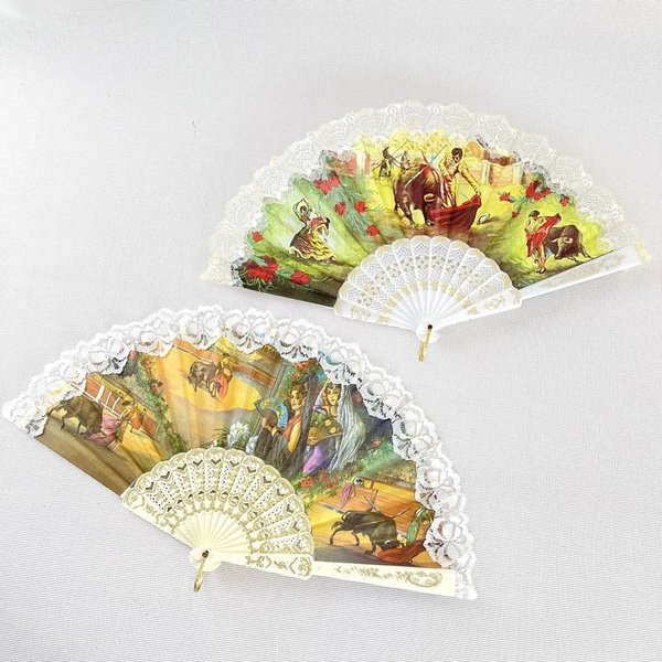 Dos abanicos vintage ornamentales con escenas tradicionales españolas - imagen 1