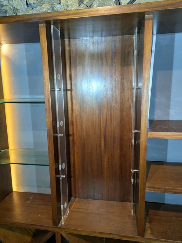 Estantería de madera con puertas de vidrio - imagen 9