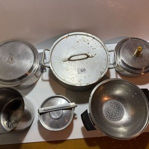 Lote anterior: Lote de Ollas, Hervidor y Colador de Aluminio