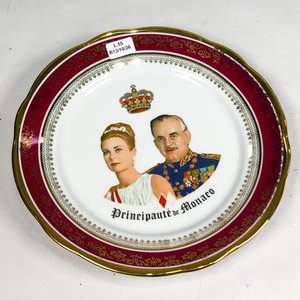 Plato de Porcelana Francesa Principado de Mónaco con Guarda Roja y Guirnaldas - imagen 1