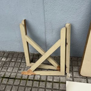 Repisas Blancas y Mesa Plegable de Cocina Abatible - imagen 5