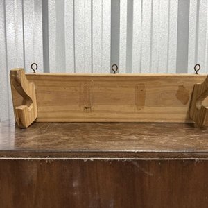 Perchero de Madera Claro con Soportes Decorativos - imagen 2