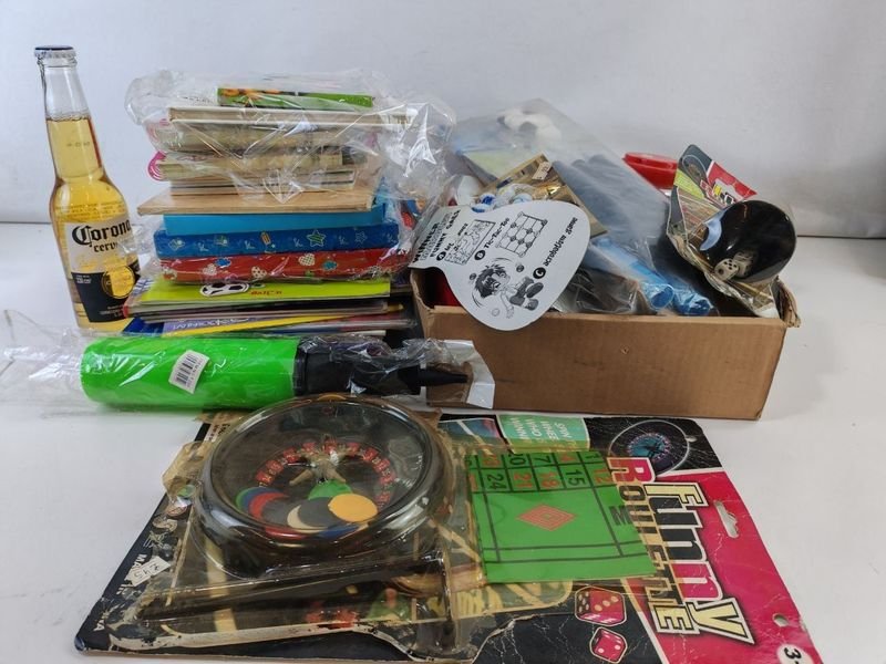 Lotes de Juguetes, Revistas y Papelería en Buen Estado - imagen 1