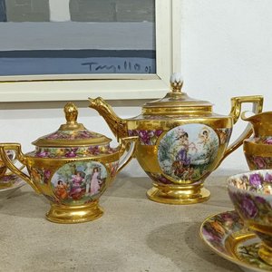 Juego de Té Checoslovaco Rococó en Porcelana: Tetera, Azucarero, Lechera y 6 Tazas con Platillos - imagen 4
