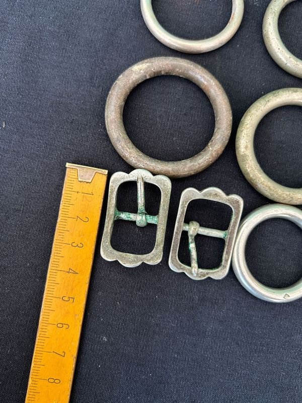 Colección de argollas y hebillas en buen estado - imagen 5