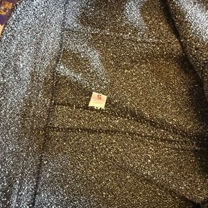 Conjunto de Ropa: Campera Floral Reversible, Pantalón Gris y Chal Tejido - imagen 14