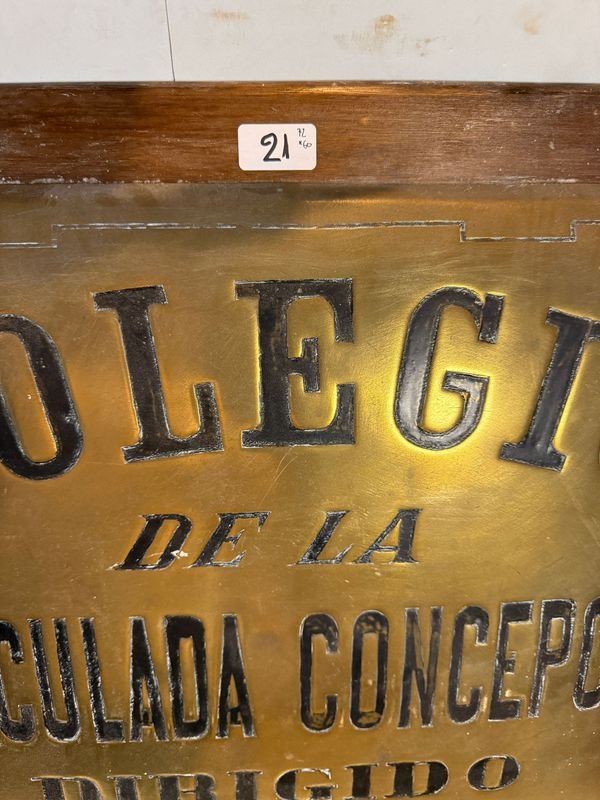 Antigua placa de bronce con nombre de colegio - imagen 1