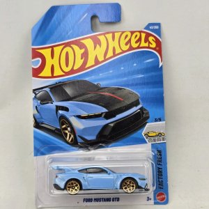 Lote siguiente: Hot Wheels Ford Mustang GTD Azul Metalizado Dorado