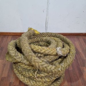 Lote siguiente: Cuerda de Boliche Gruesa de Fibra Natural - 22 Metros