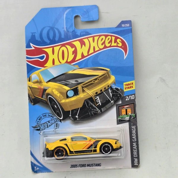 Hot Wheels Ford Mustang 2005 Amarillo