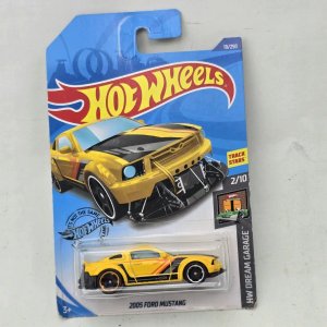 Item lote-204-hot-wheels-ford-mustang-2005 - Image 0