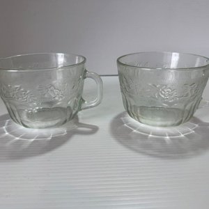 Set de Vajilla: Tazas, Platillos y Plato para Torta Ámbar - imagen 4