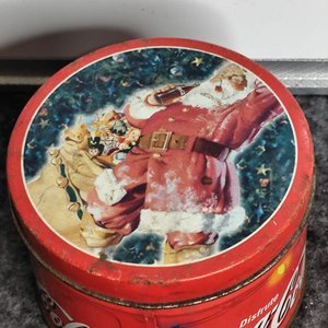 Lote anterior: Lata Decorativa Coca-Cola con Vela Aromática Navideña