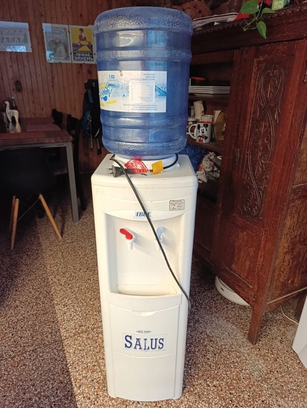 Dispensador de agua SALUS con problemas de gas