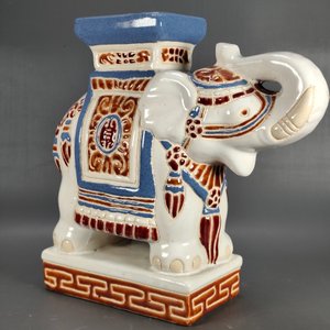 Figura de Elefante en Cerámica Esmaltada Blanca con Detalles - imagen 4