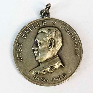 Lote siguiente: Medalla Conmemorativa "100 Años El Día" José Batlle y Ordóñez 1856-1929
