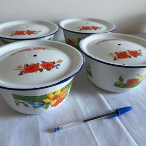 Set de 4 Cuencos Esmaltados Blancos con Tapa y Flores - imagen 3