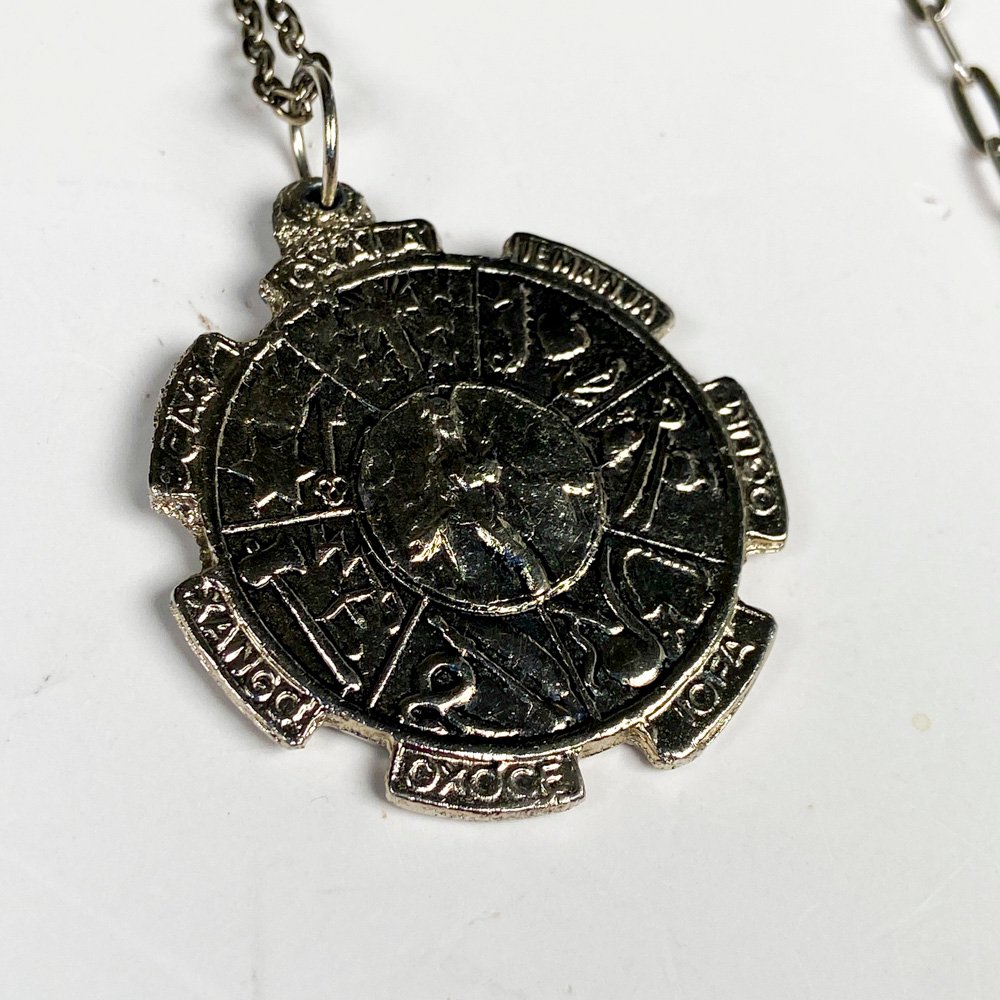 Colección de joyería con cadenas, pendientes y pulseras - imagen 4