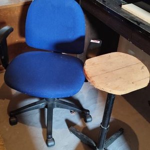 Lote anterior: Silla de Oficina Giratoria Azul con Altura Ajustable