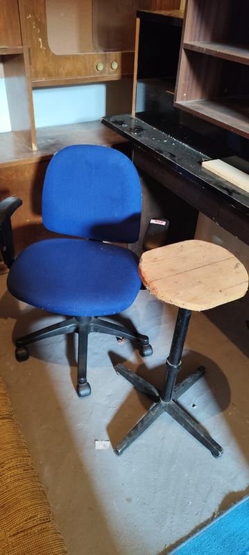 Silla de Oficina Giratoria Azul con Altura Ajustable