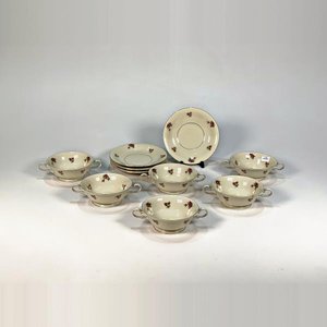 Seis Tazas de Consomé de Porcelana Bavaria Beige con Decoración Floral y Cuatro Platillos - imagen 1