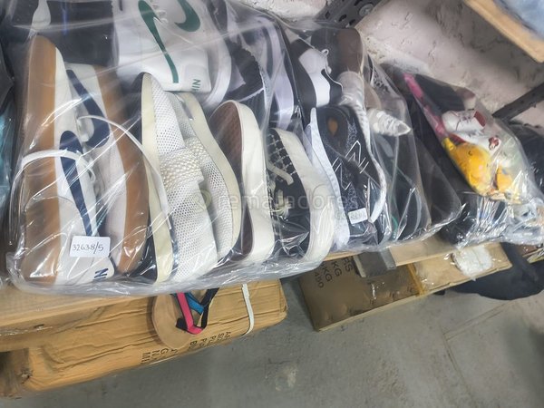 Lote de Calzado Deportivo y Casual Variado