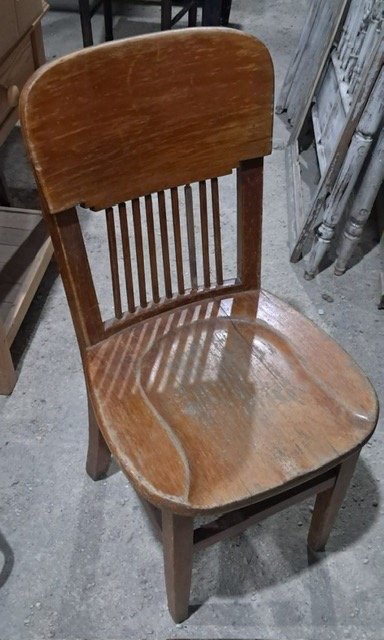 Silla de oficina antigua de madera