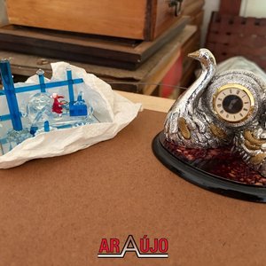 Reloj de Mesa Estilo Clásico y Adornos Varios - imagen 2