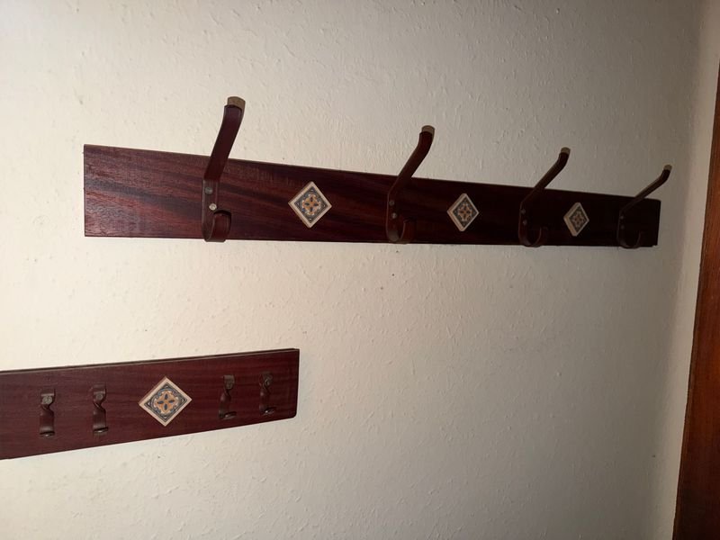 Juego de 2 Gancheras de Pared de Madera con Azulejos Decorativos