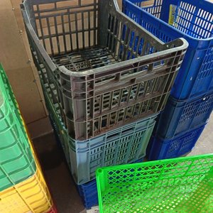 Lote de 12 Cajones Plásticos Apilables de Colores Varios - imagen 4
