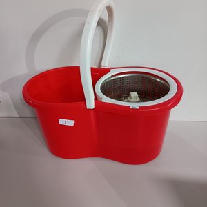 Balde Escurridor Rojo con Asa y Centrifugador Metálico - imagen 1