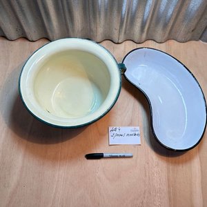 Lote anterior: Pelela esmaltada y Riñon para instrumental