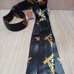 Corbata Negra de Seda con Emblema Masónico para Adulto - imagen 1