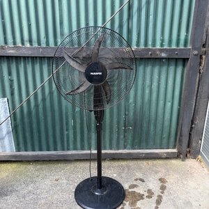 Lote siguiente: Ventilador de Pie PARAFLEX Negro Funcionando