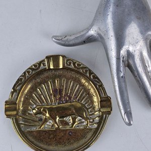 Lote anterior: Cenicero de Bronce con Diseño de Puma Estilizado