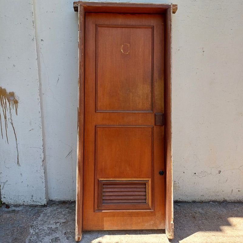 Puerta de contrachapado con marco y brazo hidráulico - imagen 1