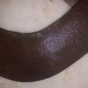 Lote de Herramientas Antiguas de Campo: Hacha, Cuchillo y Hoces - imagen 9