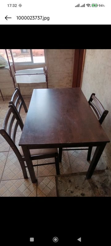 Juego de Comedor con 3 Sillas de Madera Oscura