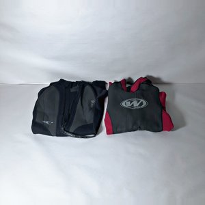 Lote siguiente: Dos Trajes de Neopreno para Niño O'Neill y Wetsuit