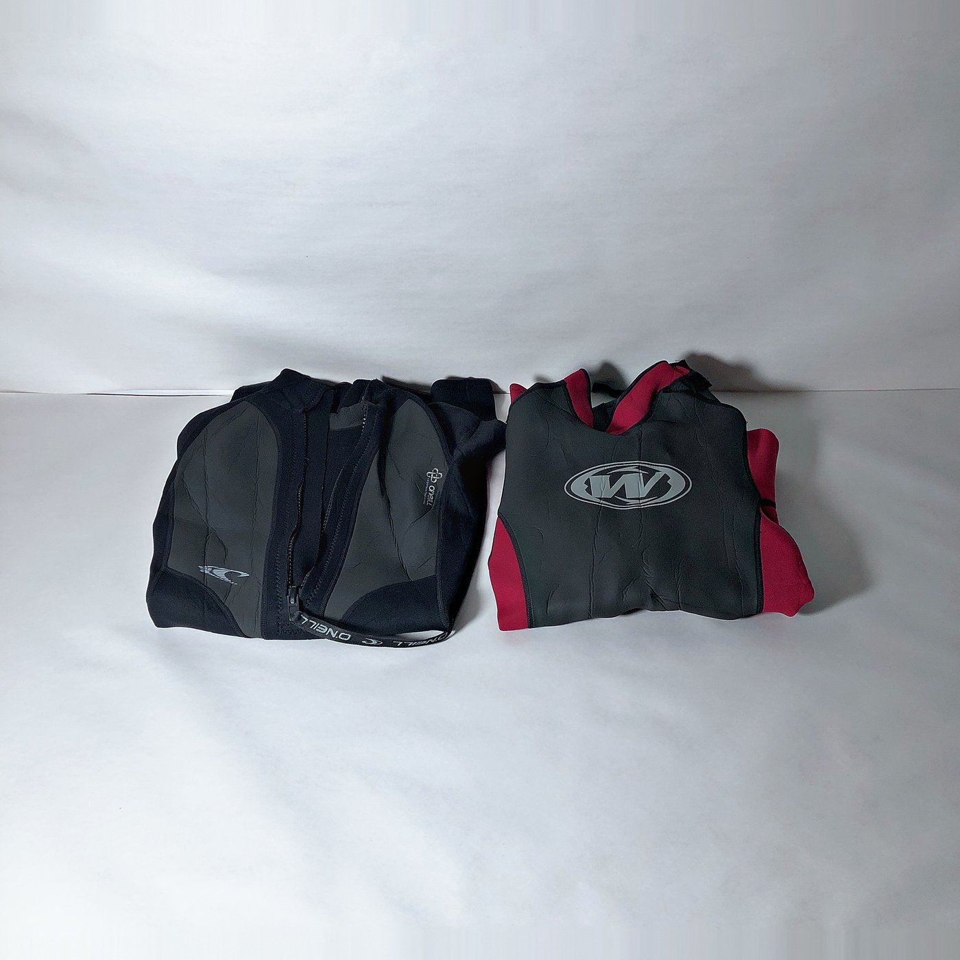 Dos Trajes de Neopreno para Niño O'Neill y Wetsuit