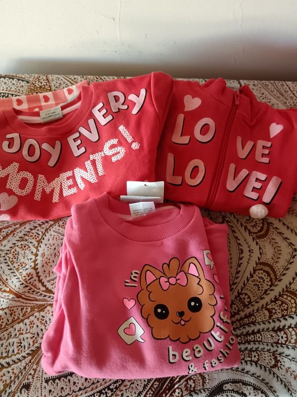 Lote de conjunto de pantalón con buzo y calzas para bebé - imagen 3