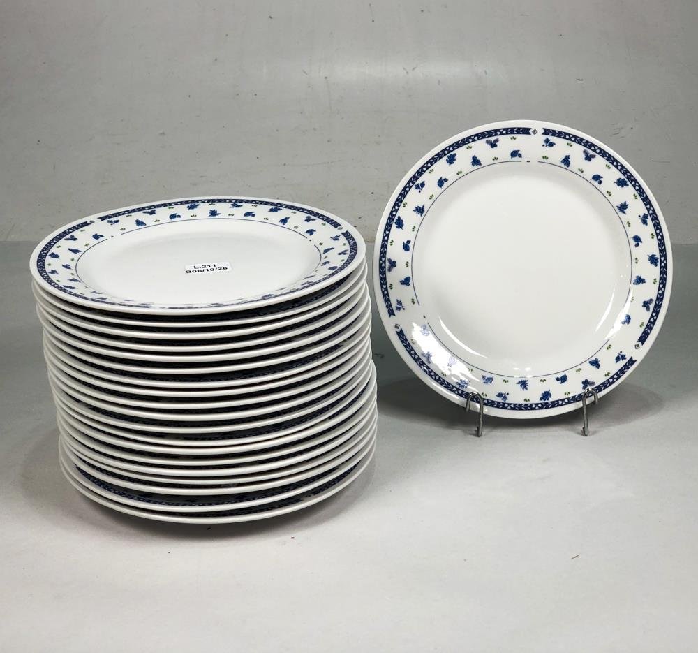 Veinte Platos de Porcelana China Blanca con Diseño de Mariposas y Guarda Azul
