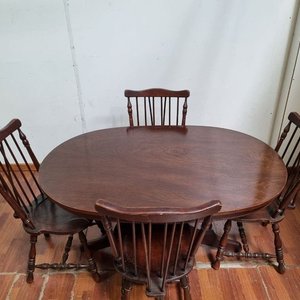 Juego de Comedor Clásico: Mesa Oval y 4 Sillas de Madera Lustrada - imagen 2