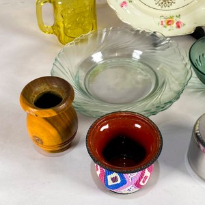 Lote de Vasos, Azucareros, Mates y Plato Decorativo - imagen 2