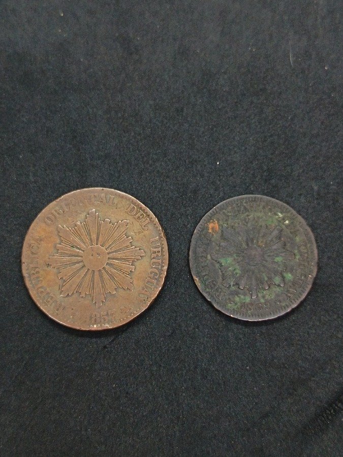 Lote de 2 Monedas Uruguayas: 20 Centésimos 1857 y 2 Centésimos 1869 (Ceca Birmingham)