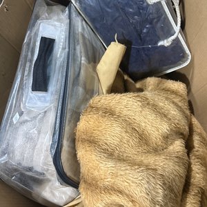 Lote siguiente: Manta acolchado y colchón inflable
