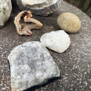 Conjunto Decorativo de Rocas, Minerales y Caracol Marino - imagen 4