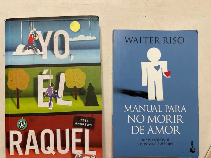 Libros: Yo, El Raquel de Jesse Andrews y Manual para no morir de amor de Walter Riso