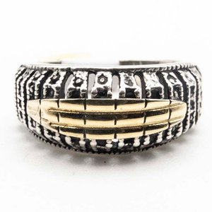 Lote siguiente: Anillo de Plata con Detalles en Oro